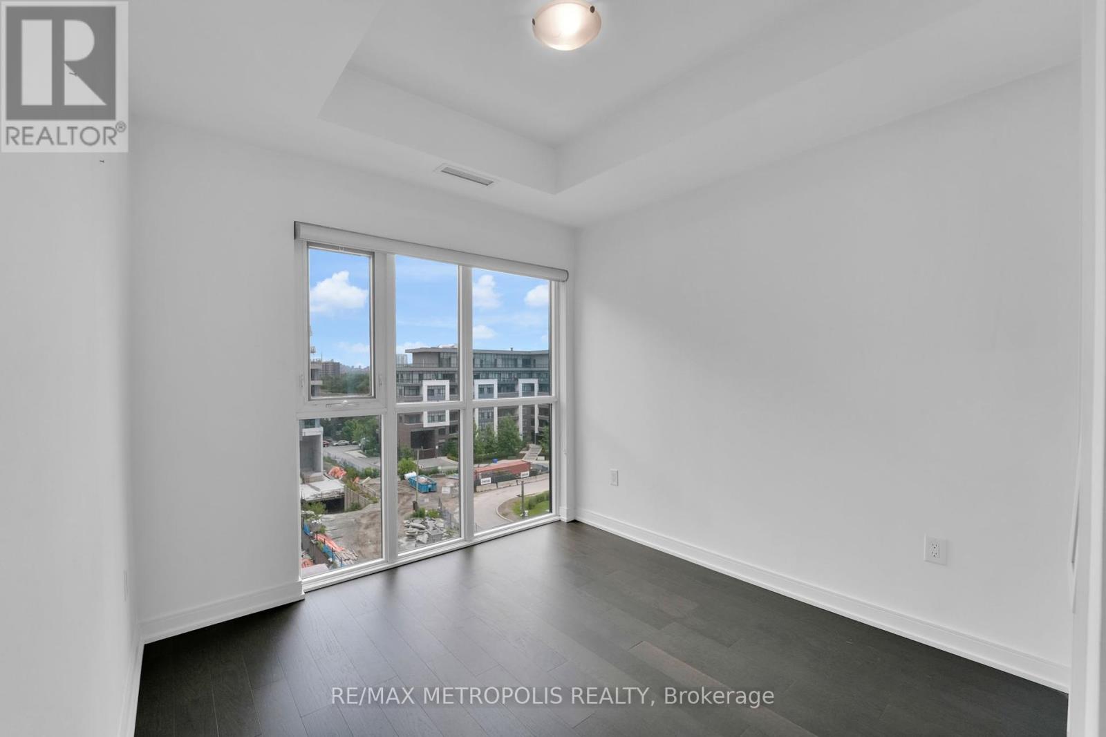 Photo 10 of 602 25 Neighbourhood Lane, Toronto ON