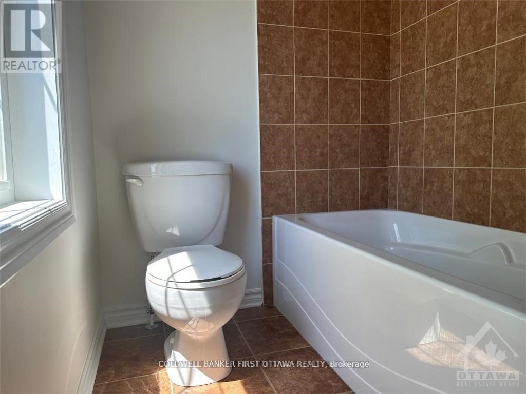 Photo 7 of 1625 Haydon Circle, Ottawa ON