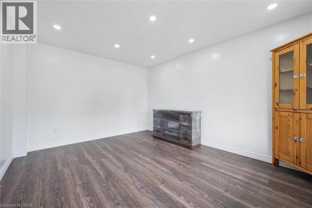 Photo 28 of 21 Forest Glen Court Unit Upper, Kitchener ON