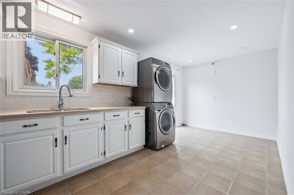 Photo 9 of 21 Forest Glen Court Unit Upper, Kitchener ON