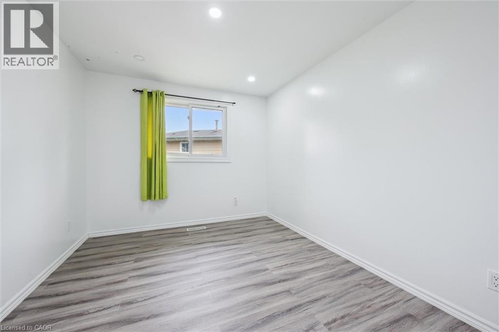 Photo 16 of 21 Forest Glen Court Unit Upper, Kitchener ON