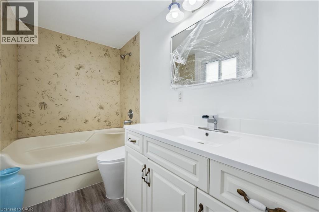 Photo 24 of 21 Forest Glen Court Unit Upper, Kitchener ON