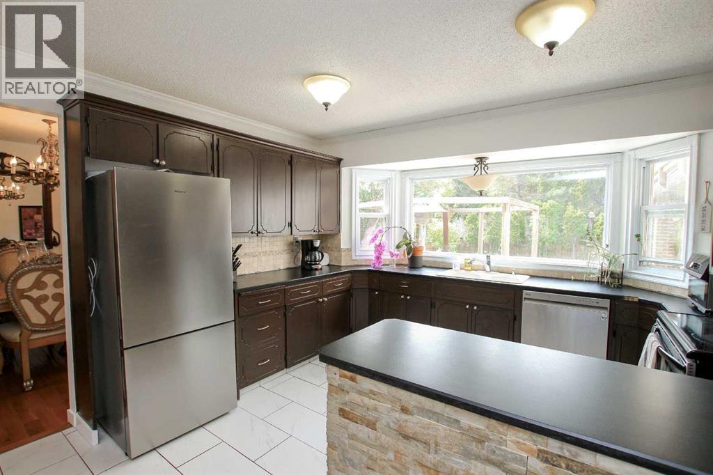 Photo 23 of 39 Allan Street, Red Deer AB