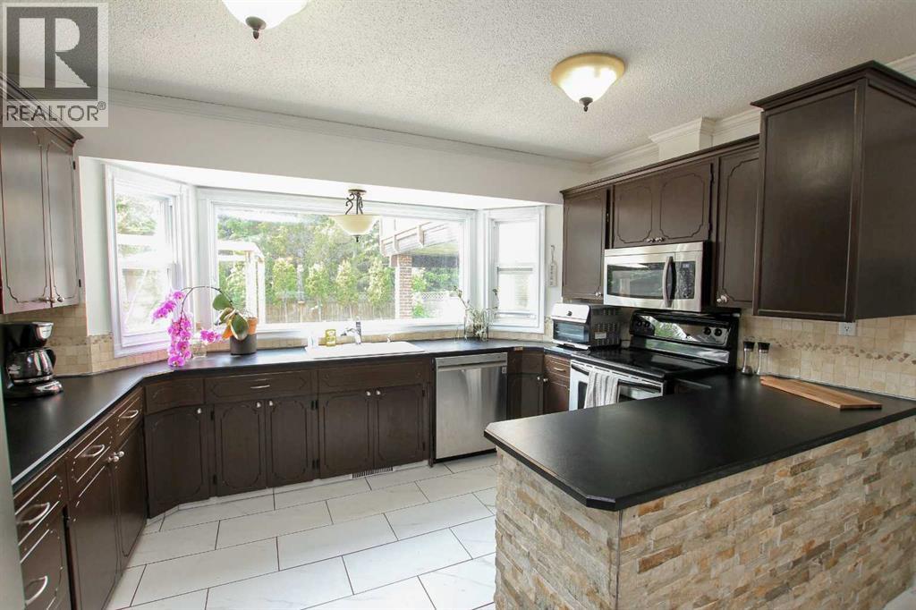 Photo 25 of 39 Allan Street, Red Deer AB