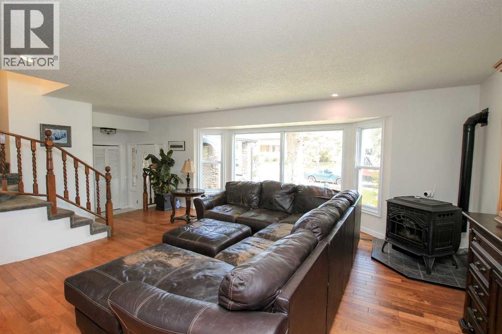 Photo 17 of 39 Allan Street, Red Deer AB