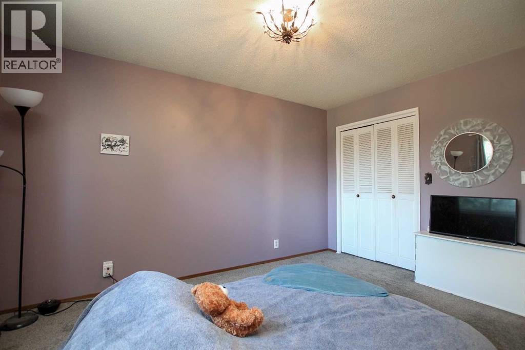 Photo 4 of 39 Allan Street, Red Deer AB