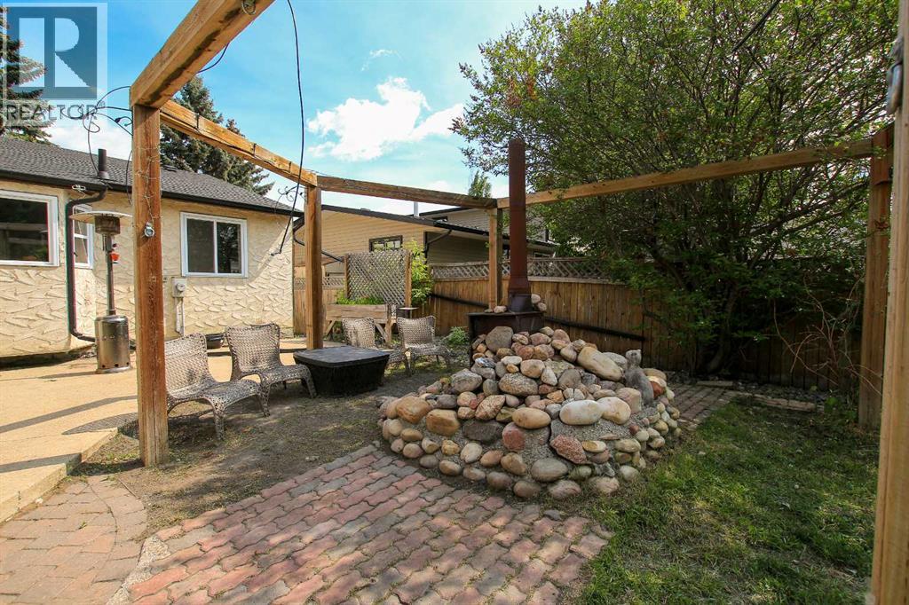 Photo 11 of 39 Allan Street, Red Deer AB