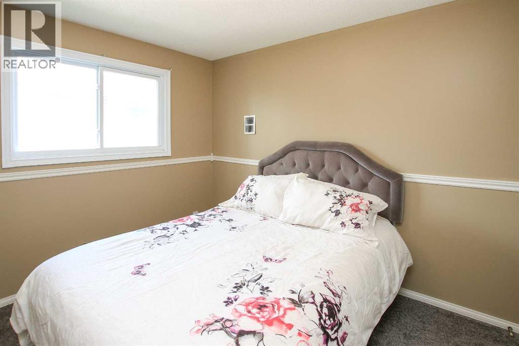 Photo 19 of 39 Allan Street, Red Deer AB