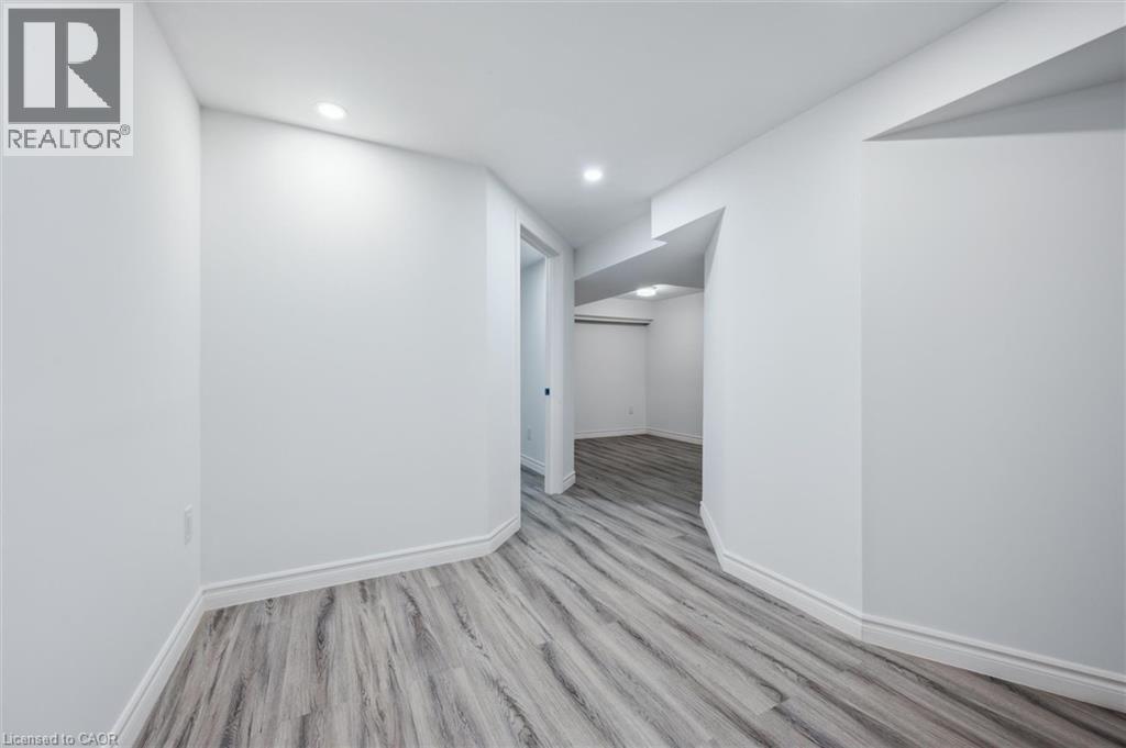 Photo 12 of 21 Forest Glen Court Unit Lower, Kitchener ON
