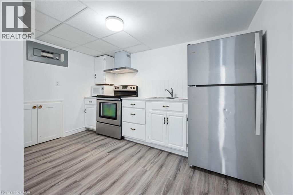 Photo 3 of 21 Forest Glen Court Unit Lower, Kitchener ON