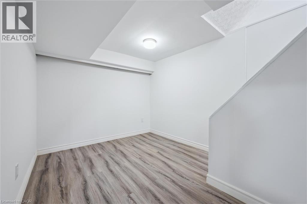 Photo 2 of 21 Forest Glen Court Unit Lower, Kitchener ON