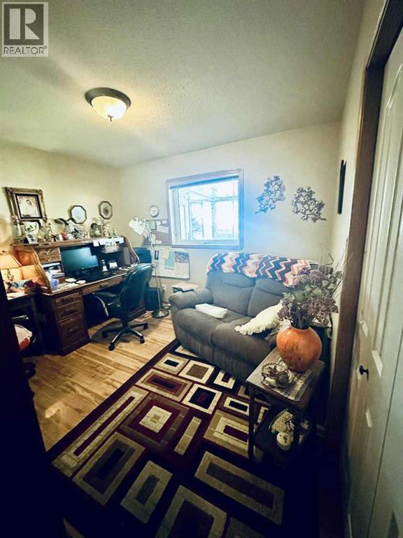 Photo 11 of 22 Ansett Crescent, Red Deer AB