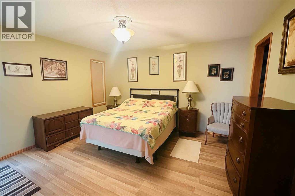 Photo 12 of 22 Ansett Crescent, Red Deer AB