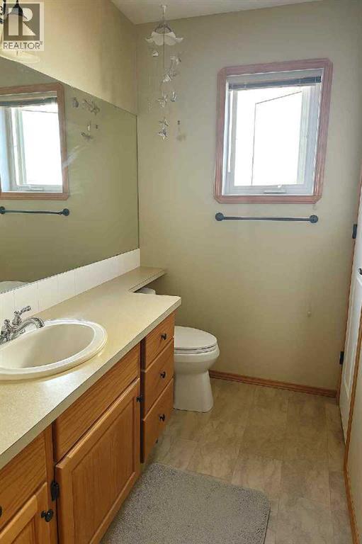 Photo 15 of 22 Ansett Crescent, Red Deer AB