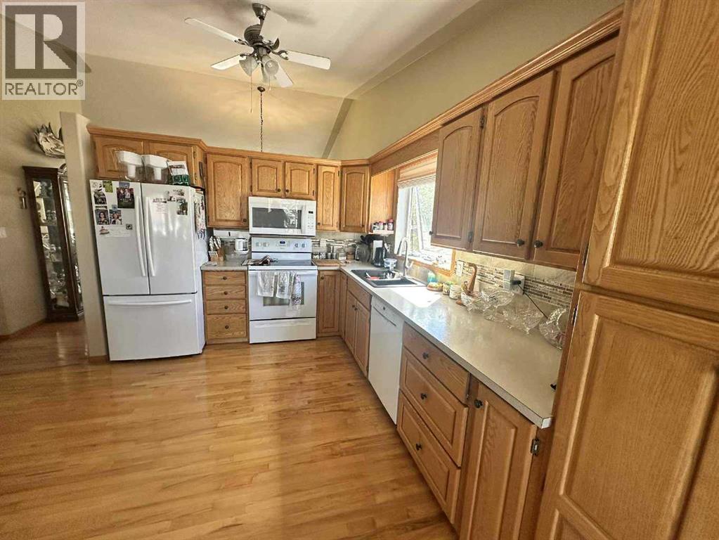 Photo 4 of 22 Ansett Crescent, Red Deer AB