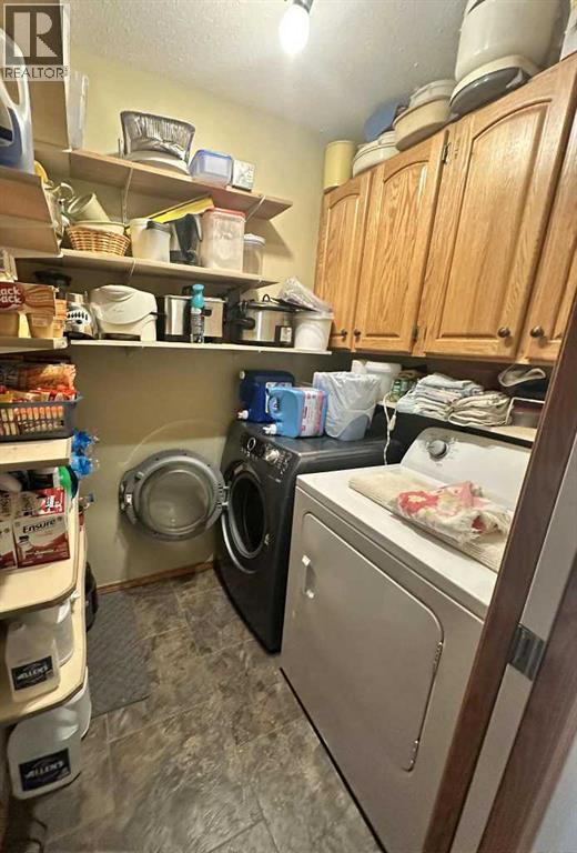 Photo 8 of 22 Ansett Crescent, Red Deer AB