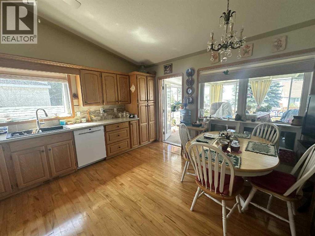Photo 13 of 22 Ansett Crescent, Red Deer AB