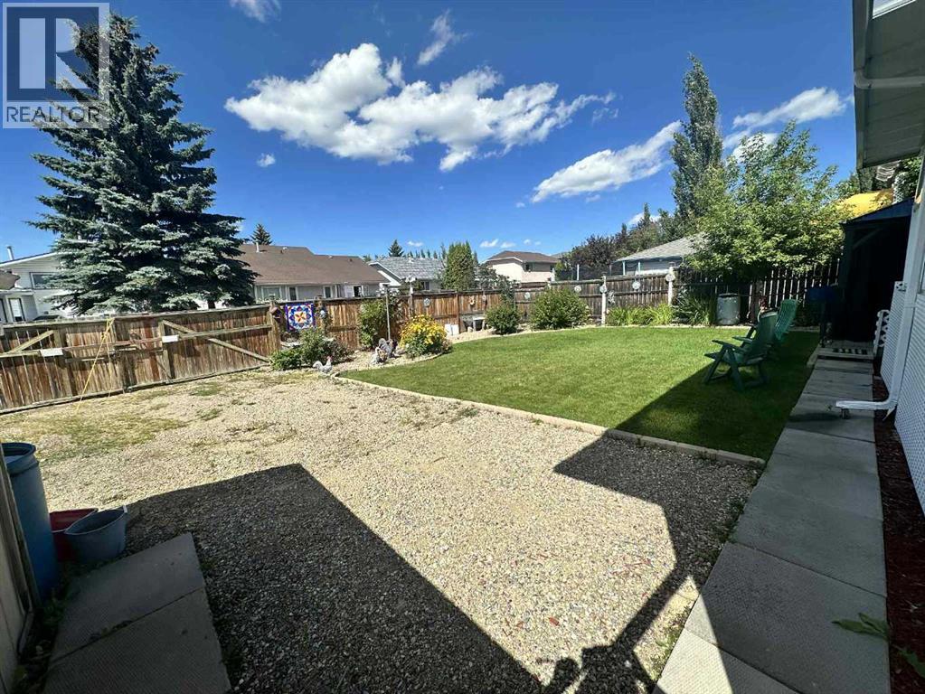 Photo 2 of 22 Ansett Crescent, Red Deer AB