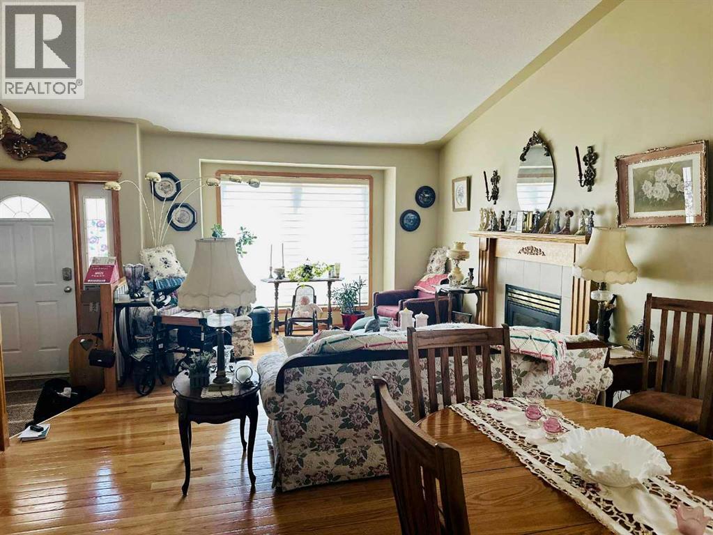 Photo 5 of 22 Ansett Crescent, Red Deer AB