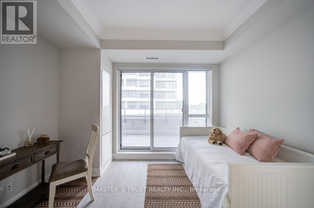 Photo 27 of 209 18 Water Walk Drive, Markham ON