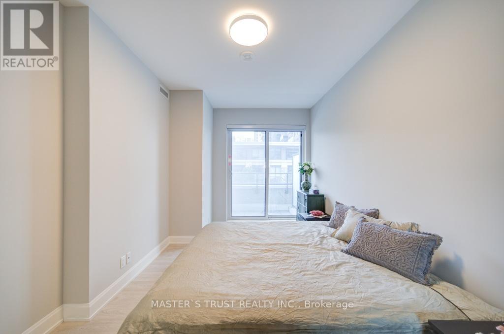 Photo 28 of 209 18 Water Walk Drive, Markham ON