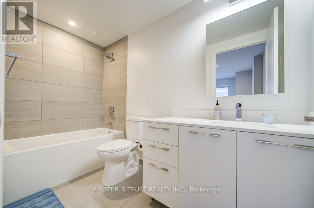 Photo 14 of 209 18 Water Walk Drive, Markham ON