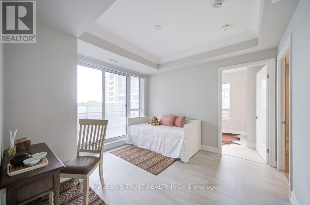 Photo 15 of 209 18 Water Walk Drive, Markham ON