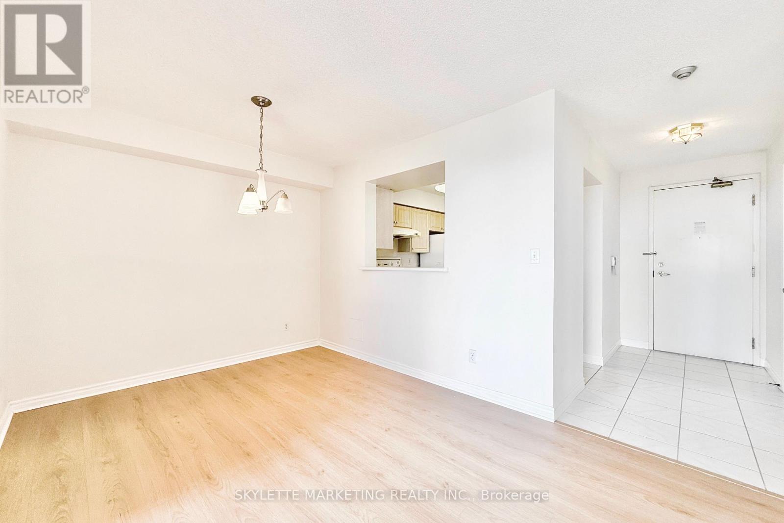 Photo 3 of 1109 5039 Finch Avenue E, Toronto ON