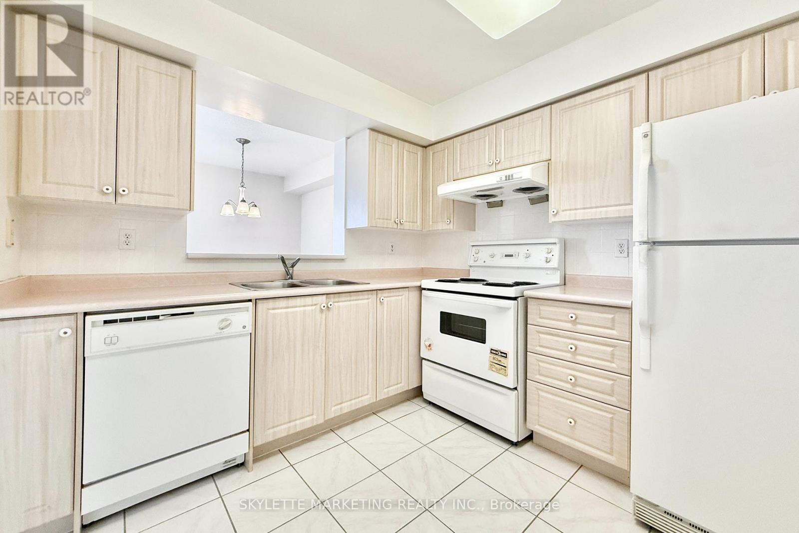 Photo 2 of 1109 5039 Finch Avenue E, Toronto ON