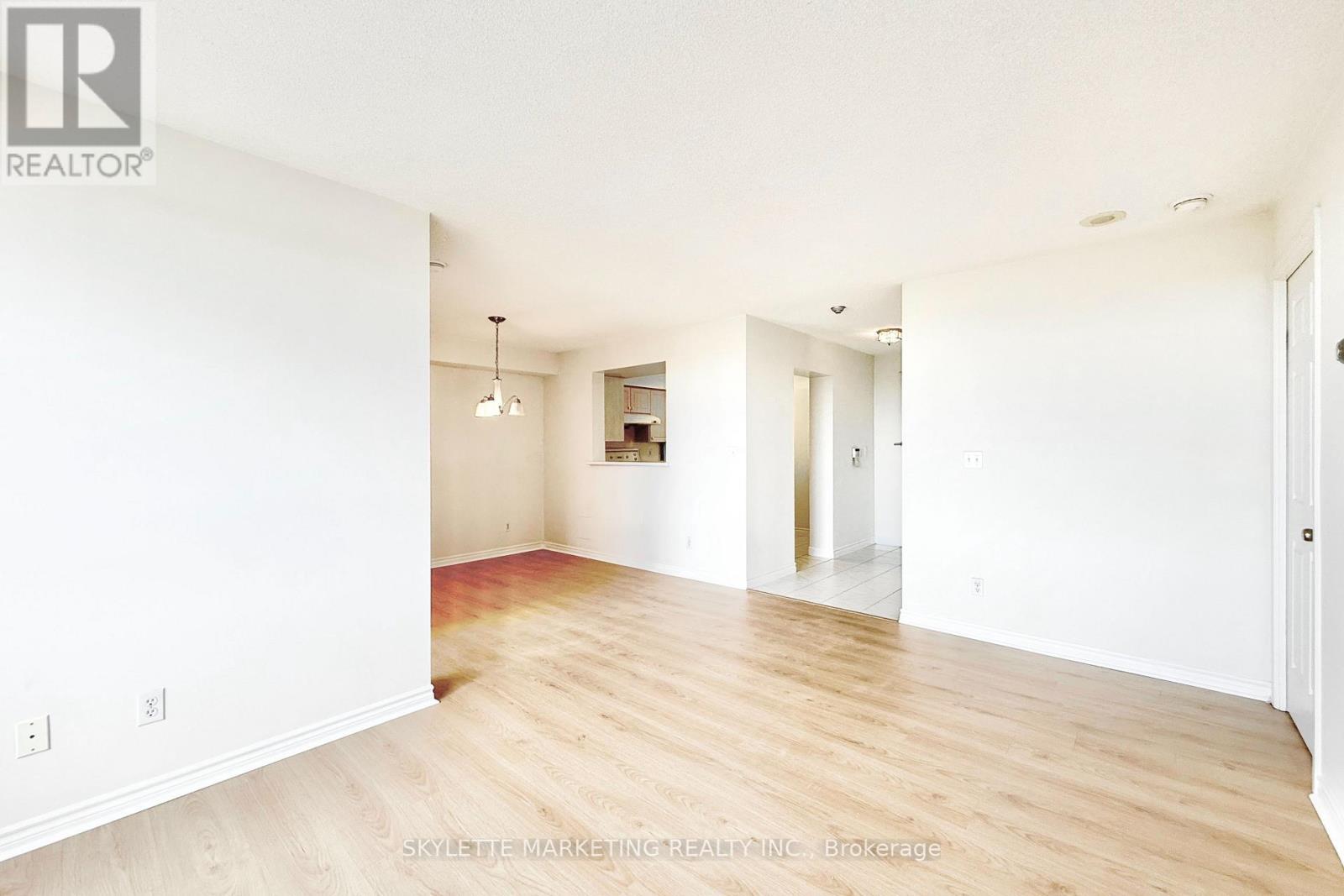 Photo 4 of 1109 5039 Finch Avenue E, Toronto ON