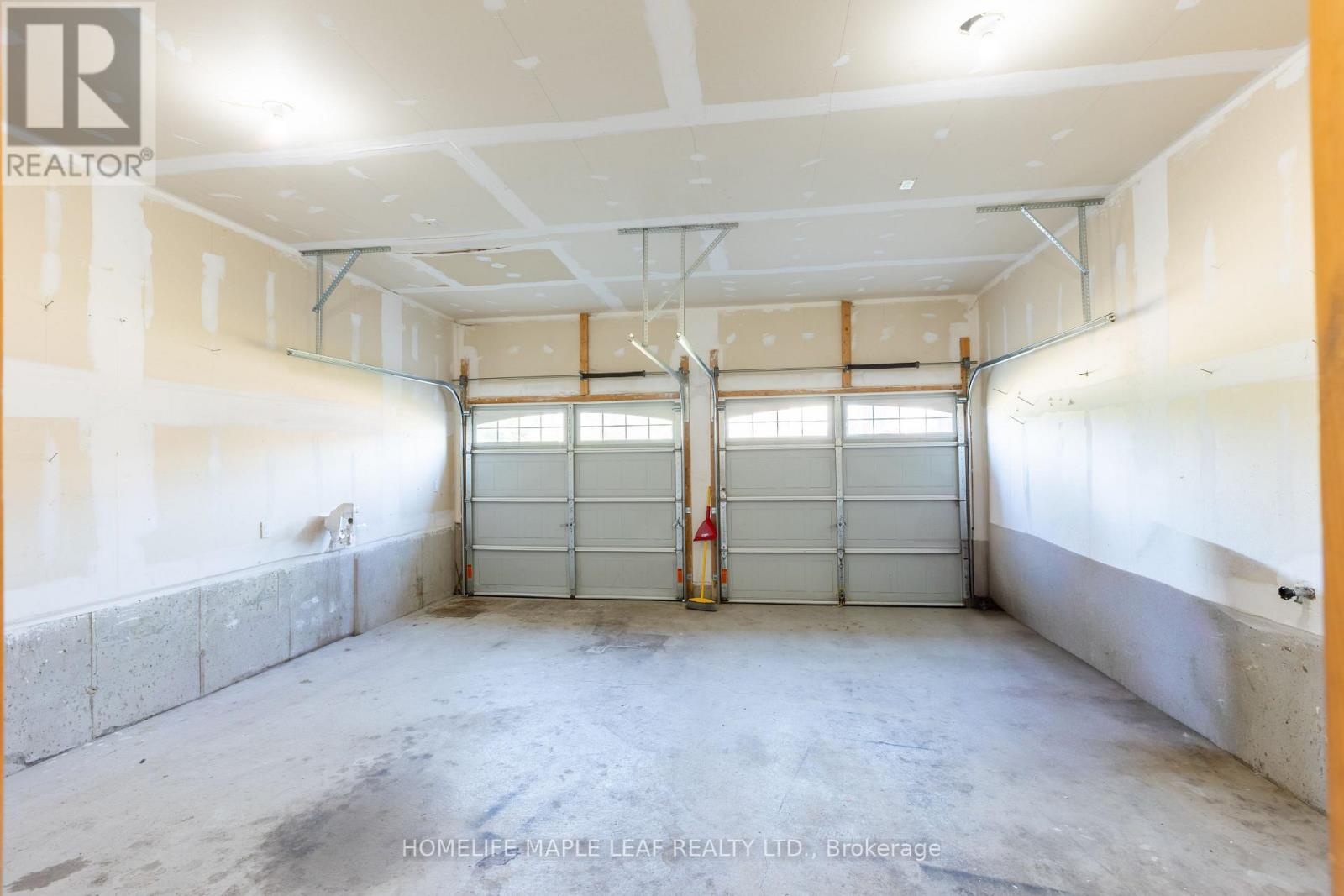 Photo 7 of 304 Hagan Street E, Southgate ON
