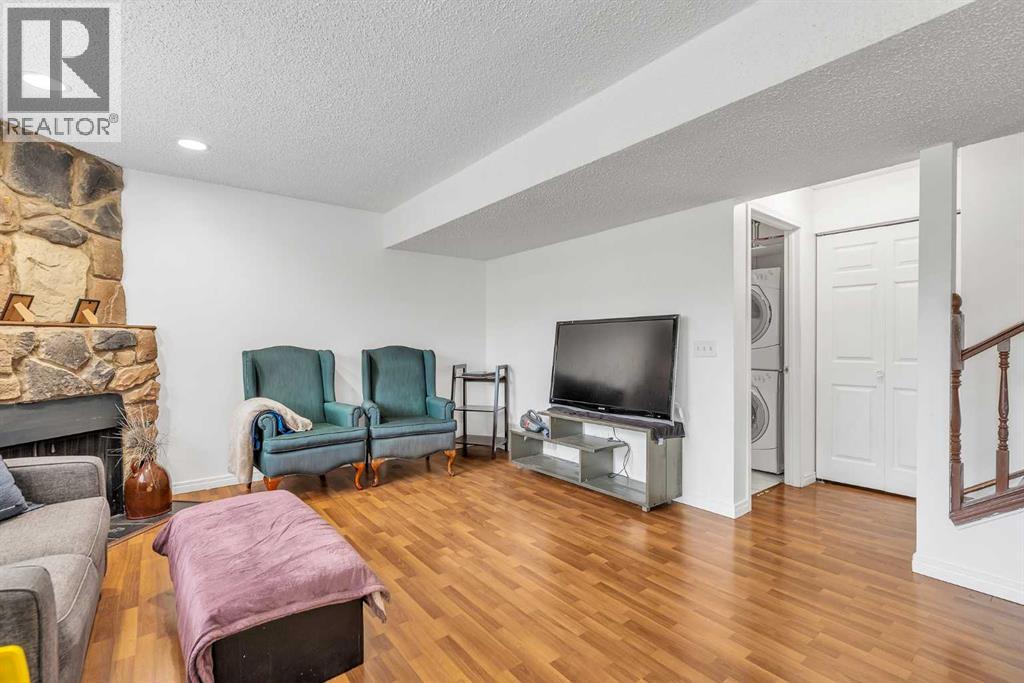 Single Family House Bi-level for Sale in   Huntley Close NE Huntington Hills Calgary 