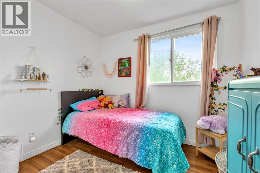 Single Family House Bi-level for Sale in   Huntley Close NE Huntington Hills Calgary 