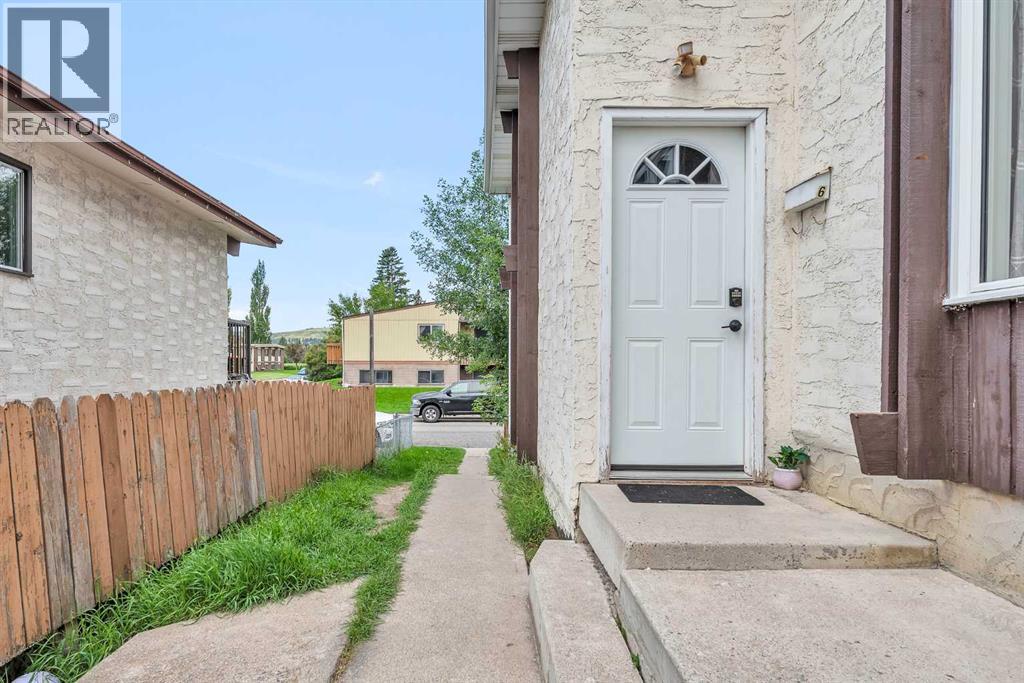 Single Family House Bi-level for Sale in   Huntley Close NE Huntington Hills Calgary 
