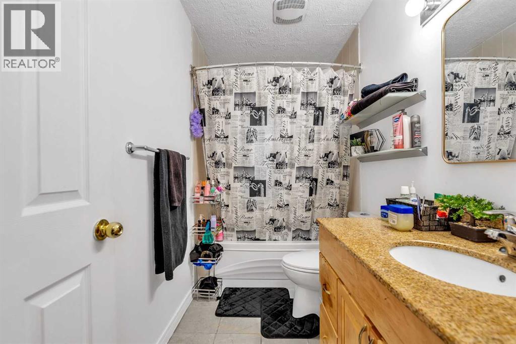 Single Family House Bi-level for Sale in   Huntley Close NE Huntington Hills Calgary 