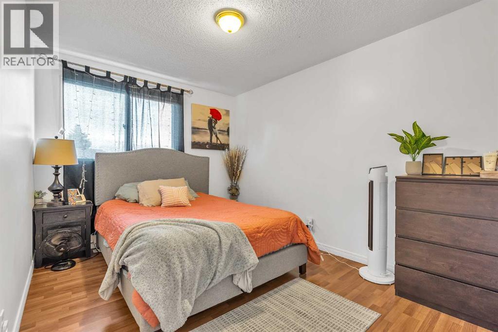 Single Family House Bi-level for Sale in   Huntley Close NE Huntington Hills Calgary 