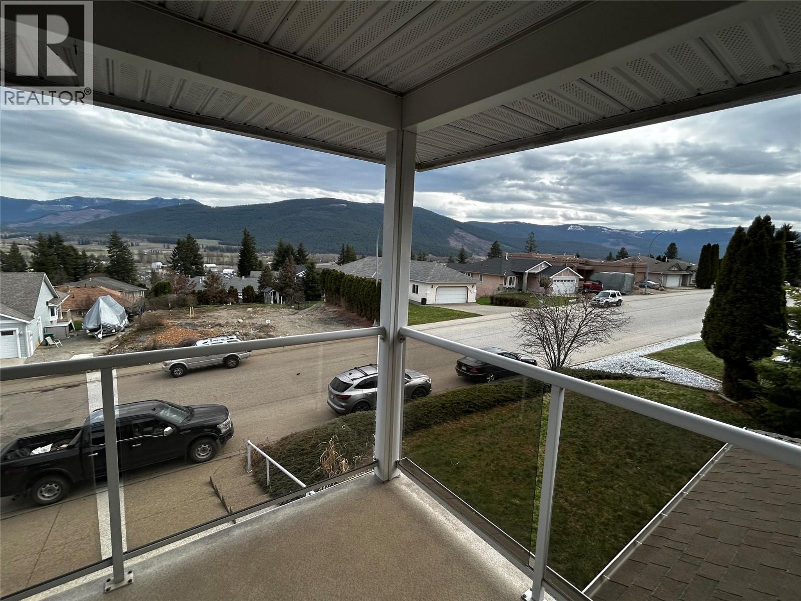 2024 Mountain View Avenue, Lumby
