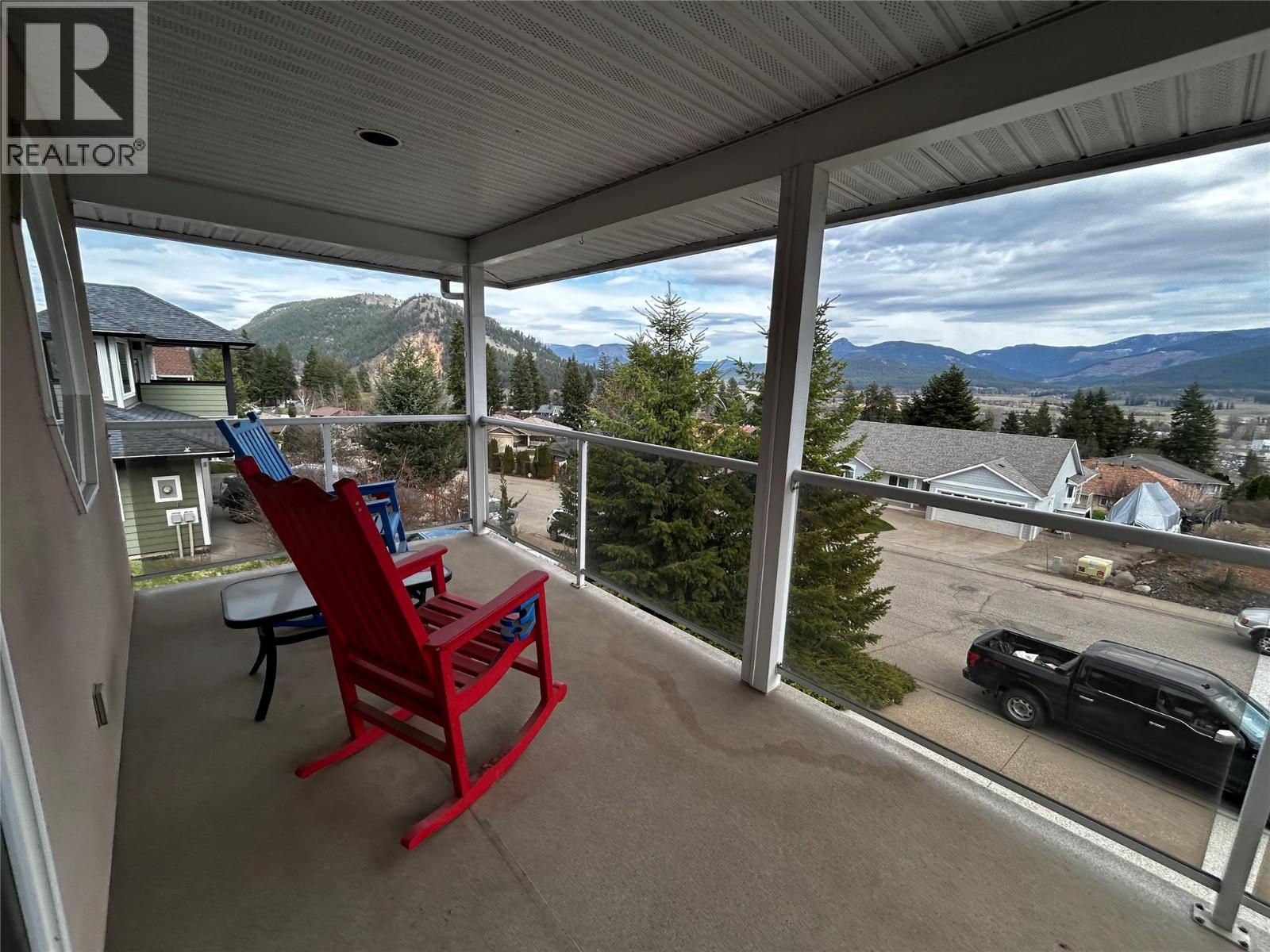 2024 Mountain View Avenue, Lumby
