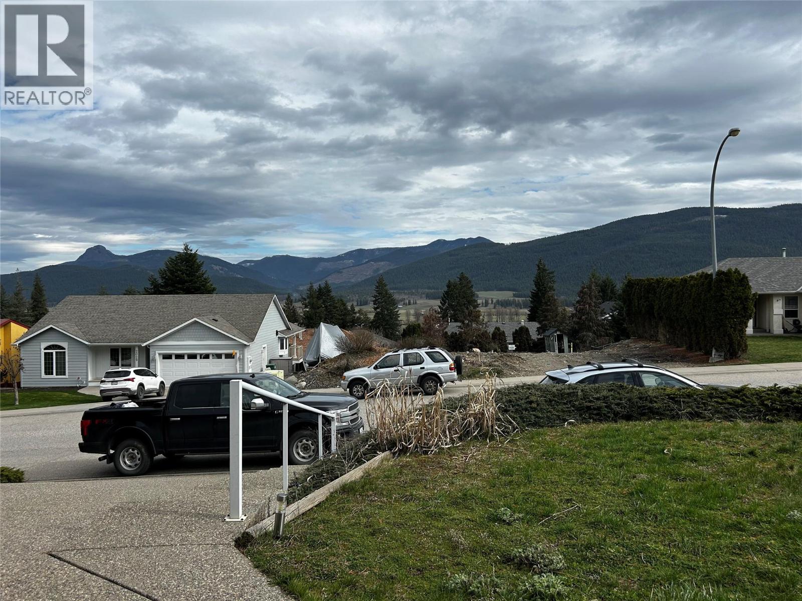 2024 Mountain View Avenue, Lumby