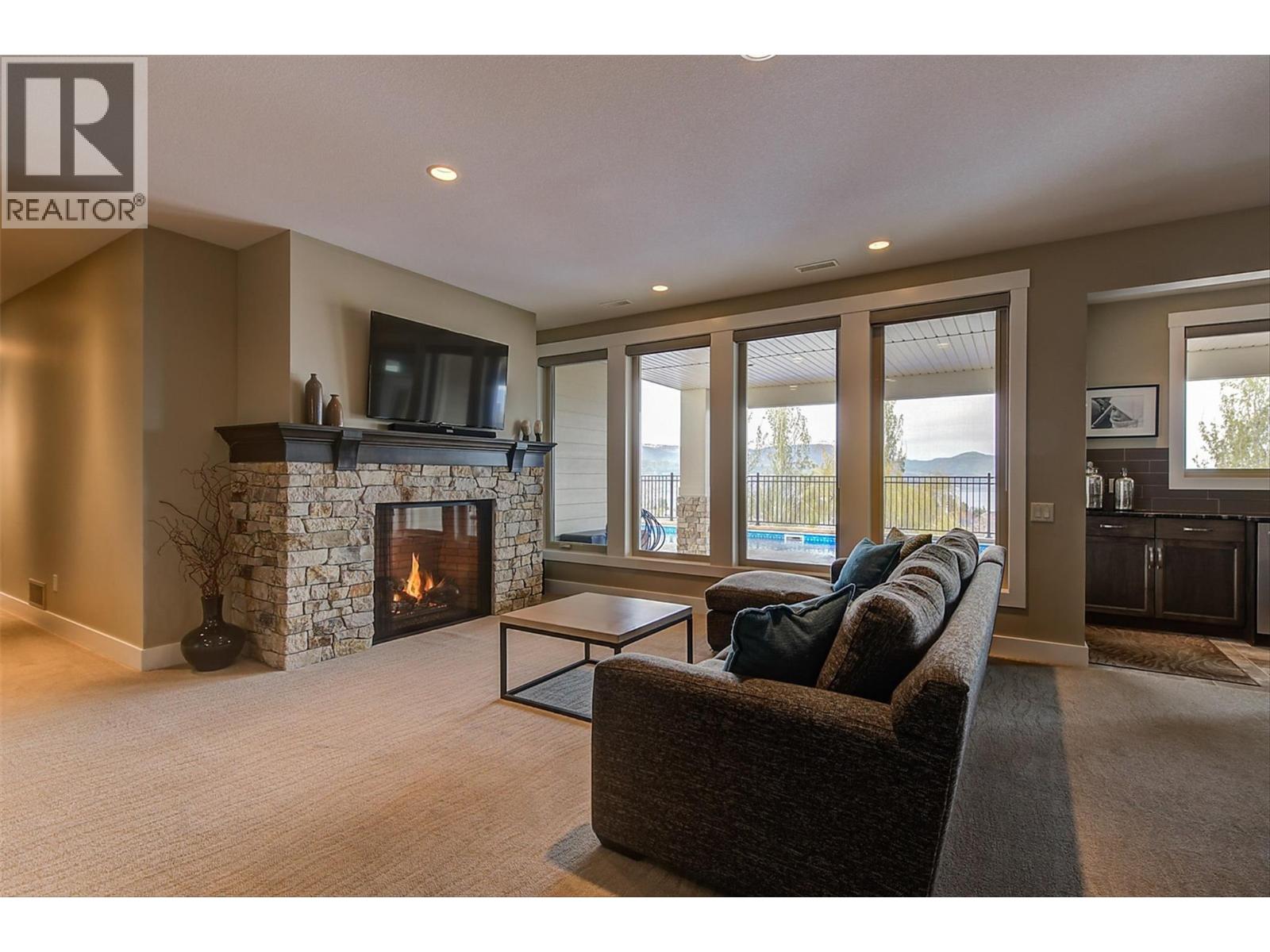  440 Lakepointe Drive, Kelowna
