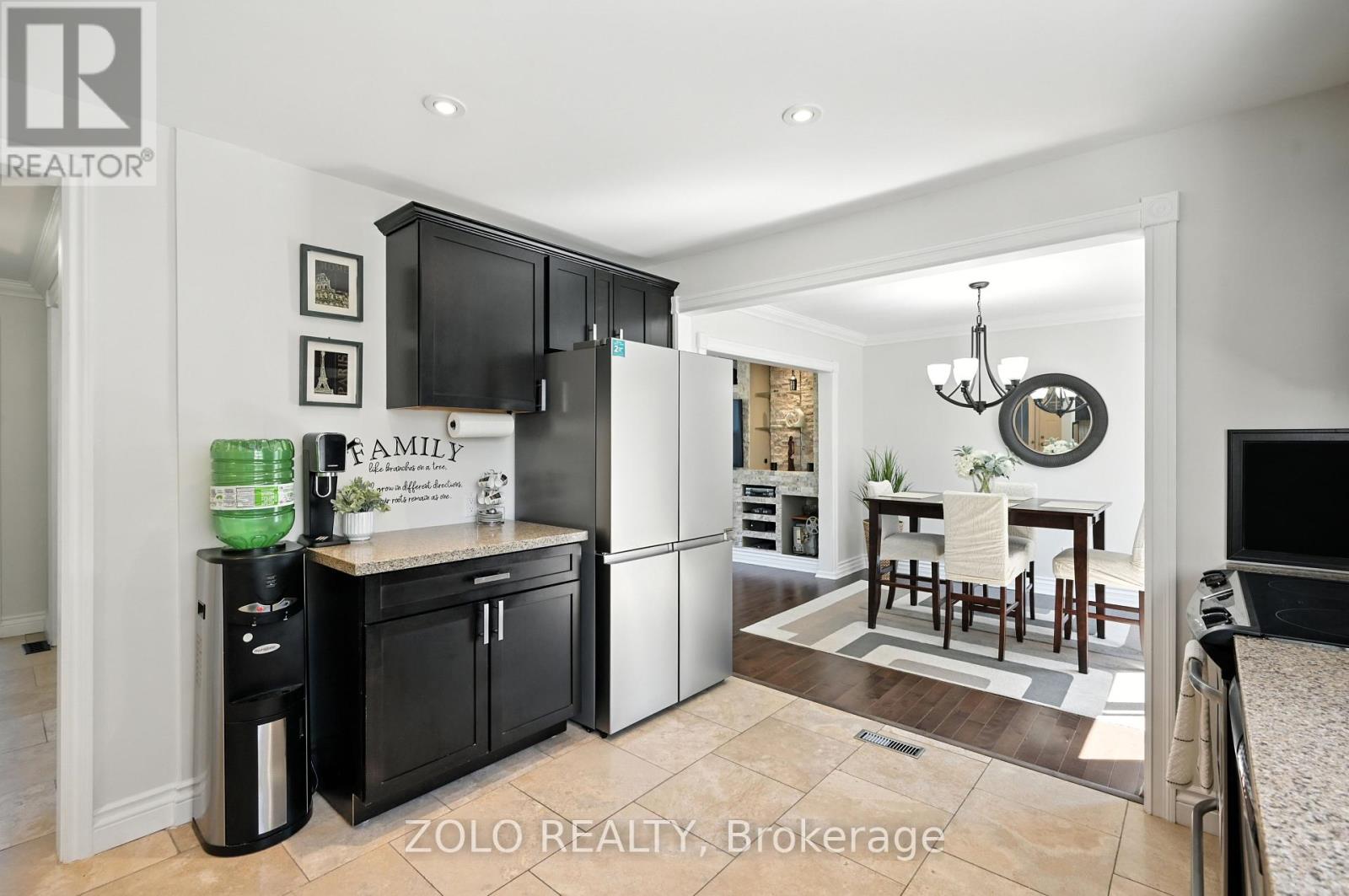 Photo 10 of 18 Fagan Drive, Halton Hills ON