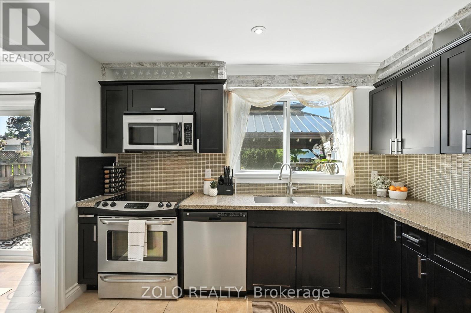 Photo 25 of 18 Fagan Drive, Halton Hills ON