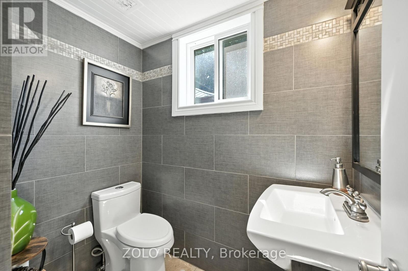 Photo 27 of 18 Fagan Drive, Halton Hills ON