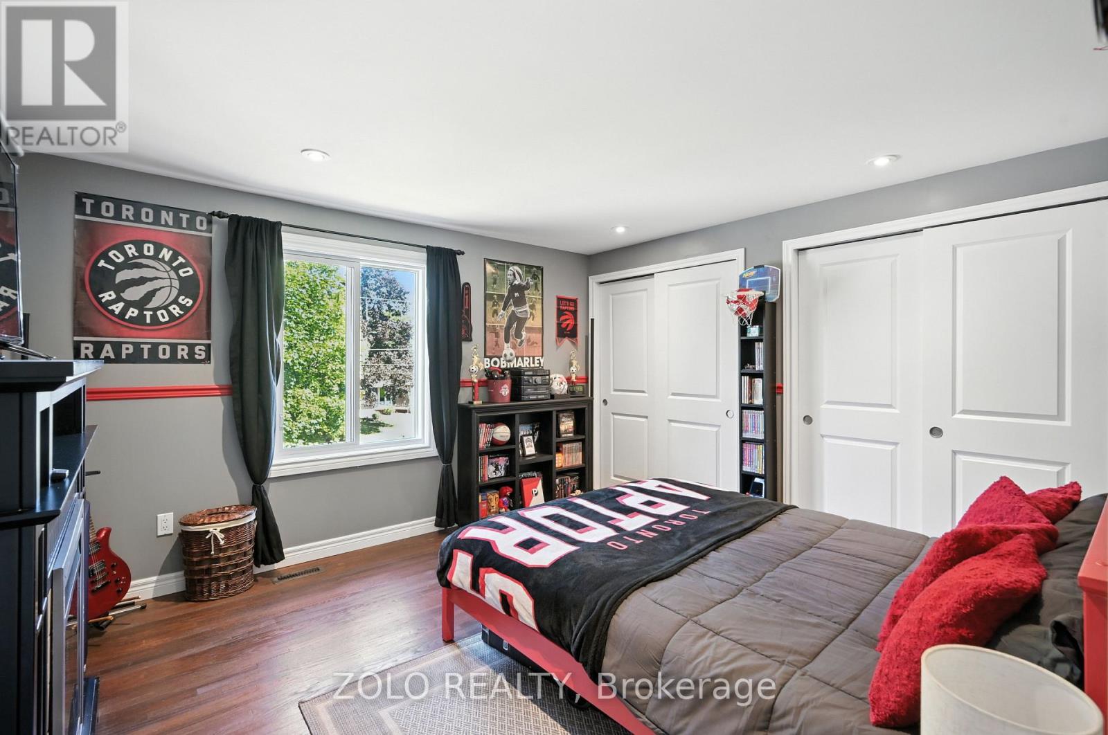 Photo 1 of 18 Fagan Drive, Halton Hills ON