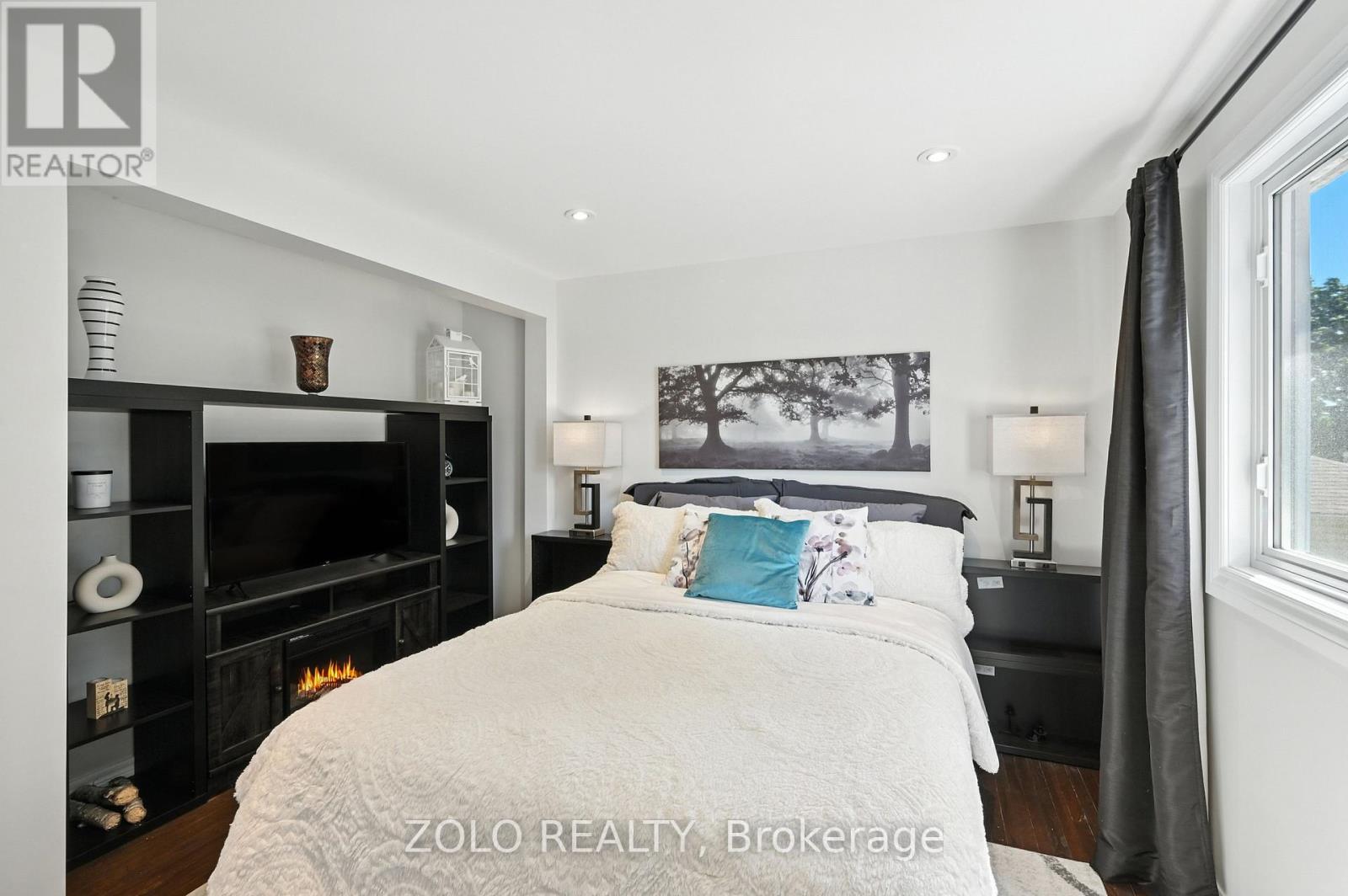 Photo 7 of 18 Fagan Drive, Halton Hills ON