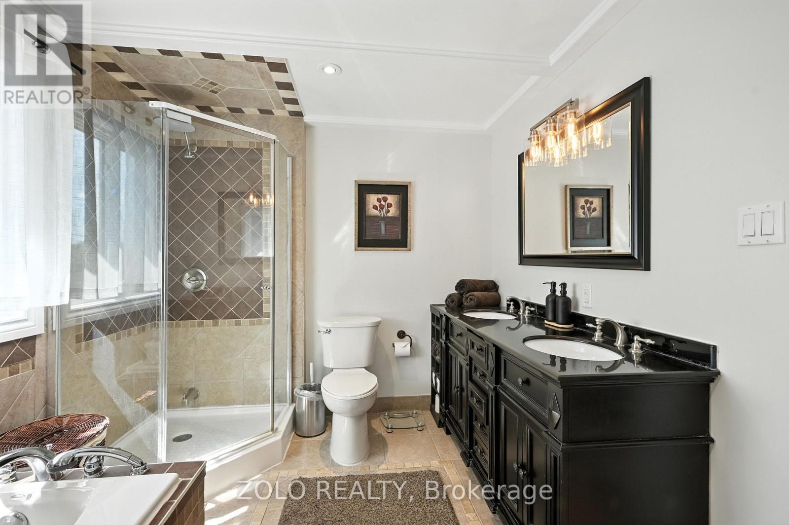 Photo 32 of 18 Fagan Drive, Halton Hills ON
