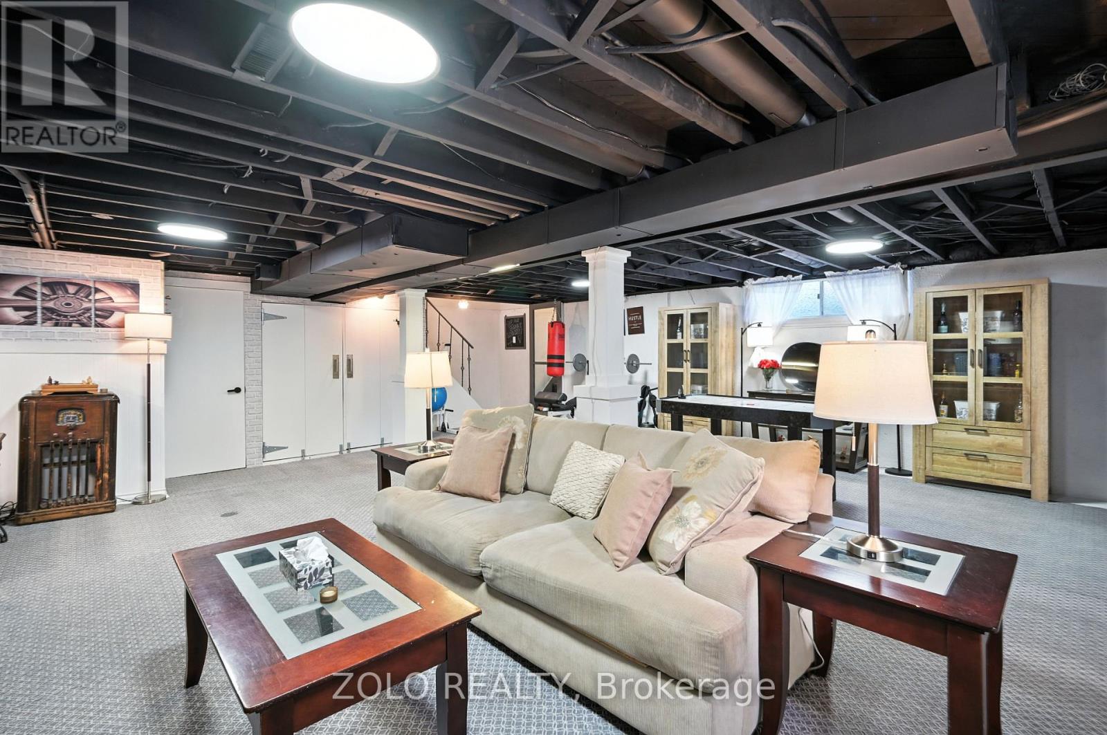 Photo 17 of 18 Fagan Drive, Halton Hills ON