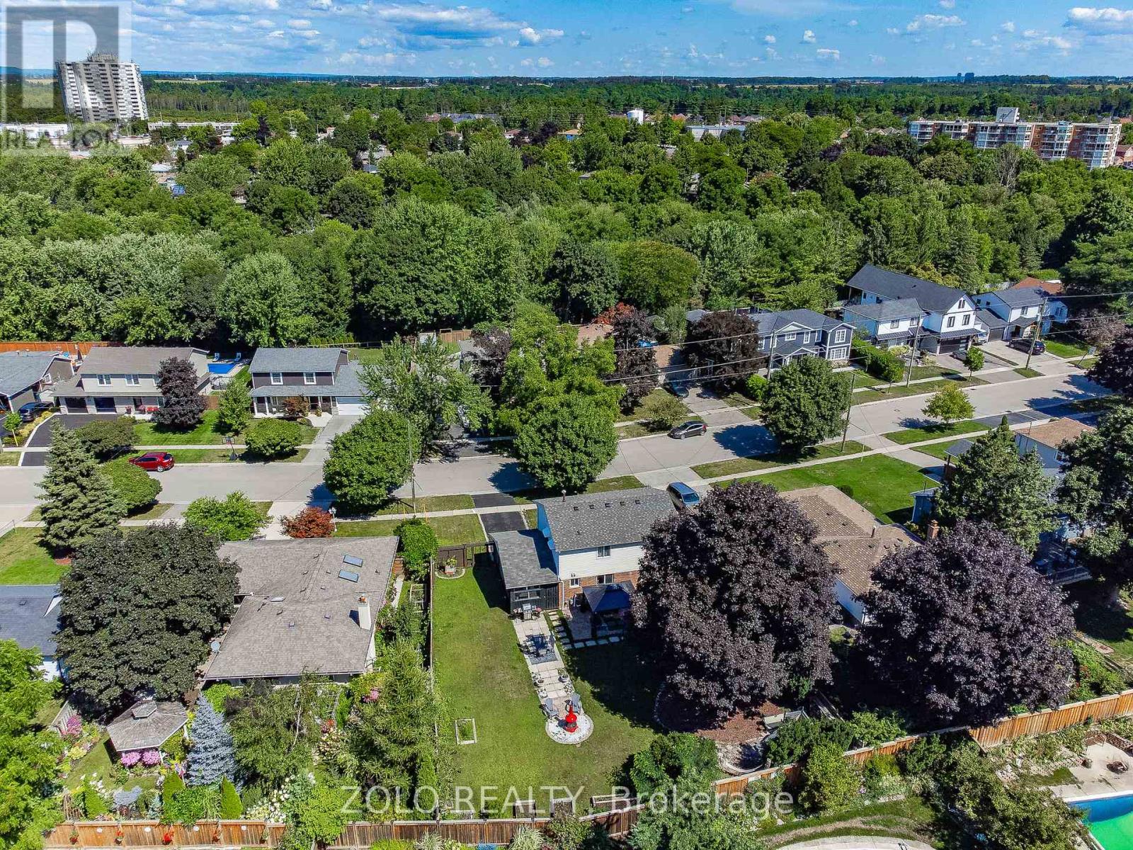 Photo 9 of 18 Fagan Drive, Halton Hills ON