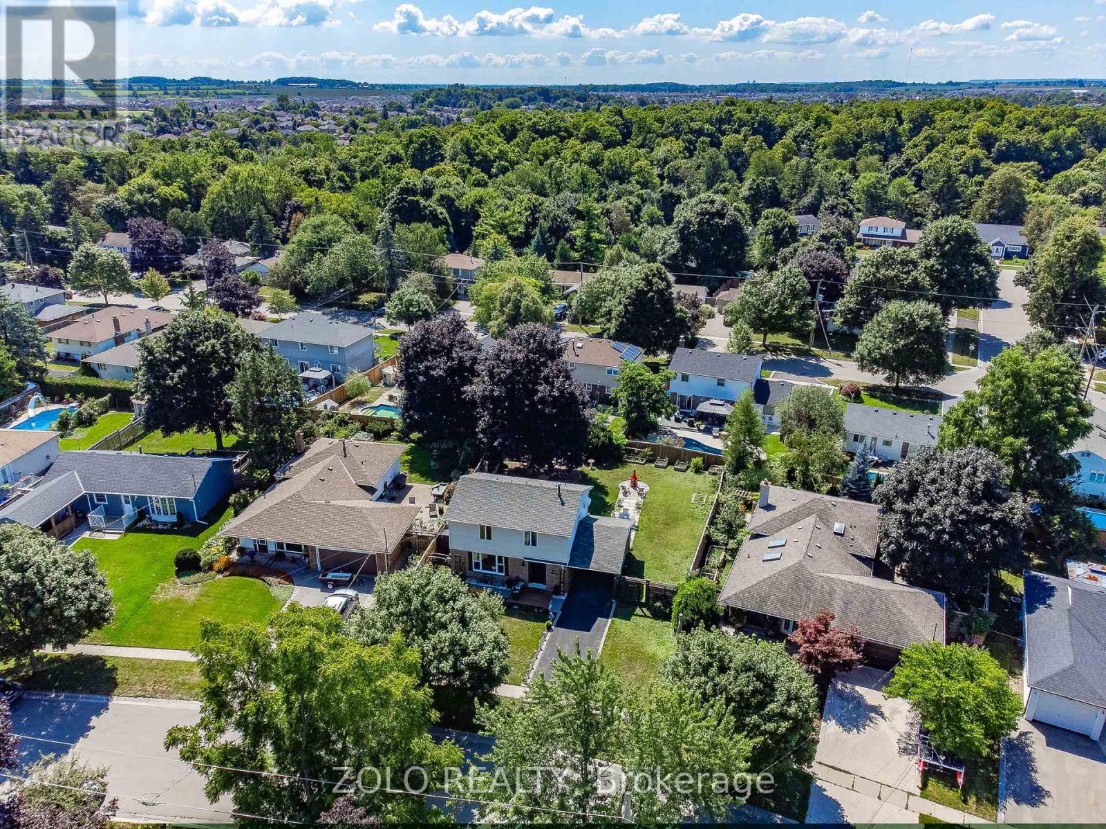 Photo 4 of 18 Fagan Drive, Halton Hills ON