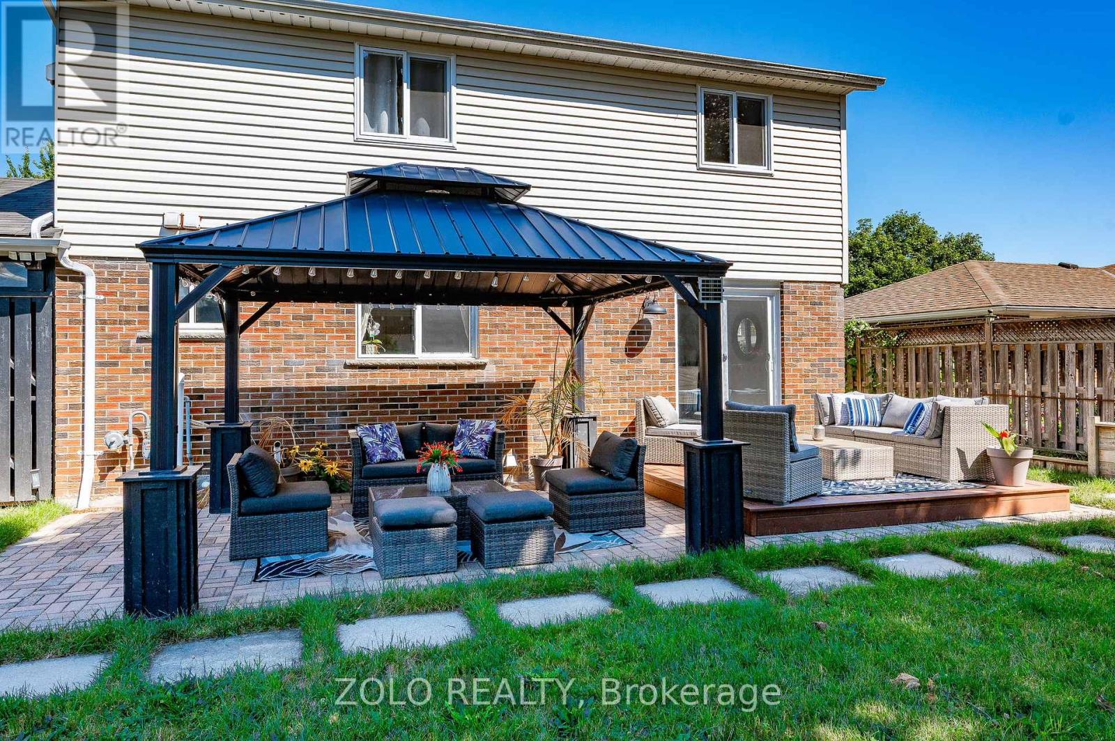 Photo 2 of 18 Fagan Drive, Halton Hills ON